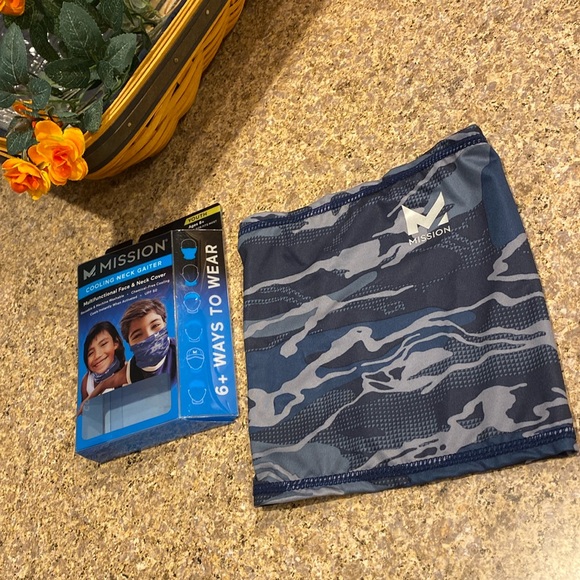 Youth Cooling Neck Neck Gaiter Multifunctional Face& Neck Cover Ages 8+ OS UPF50 - Picture 1 of 13